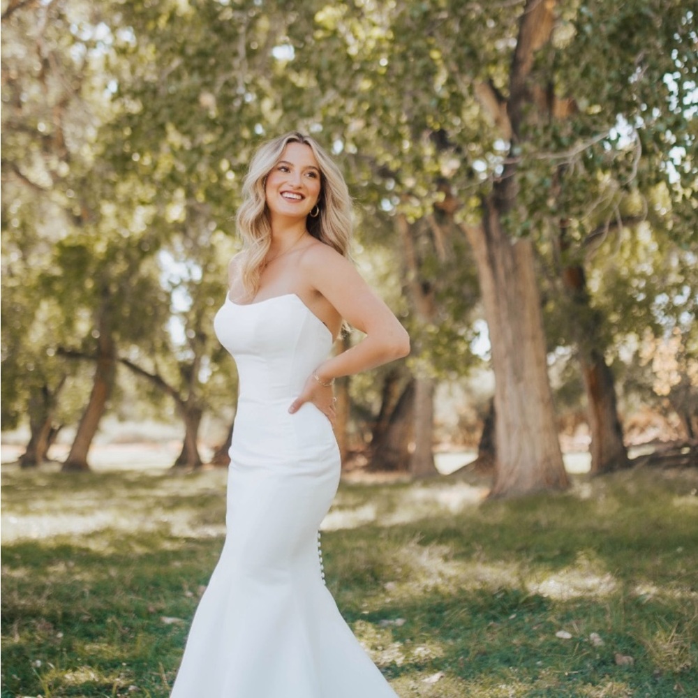 Elegant White Strapless Gown